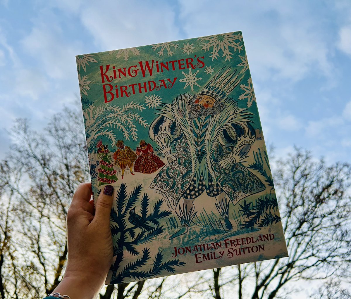 BookSuperhero2's tweet photo. #BookAdvent Day 2
'Winter King's Birthday' by @jonathanfreedland, illustrated by #EmilySutton. A great title for exploring the seasons & why we can't always be in the same place with the ones that we love. @PushkinChildren
โ๏ธ ๐ท โ๏ธ ๐ https://t.co/5JScF99dWp