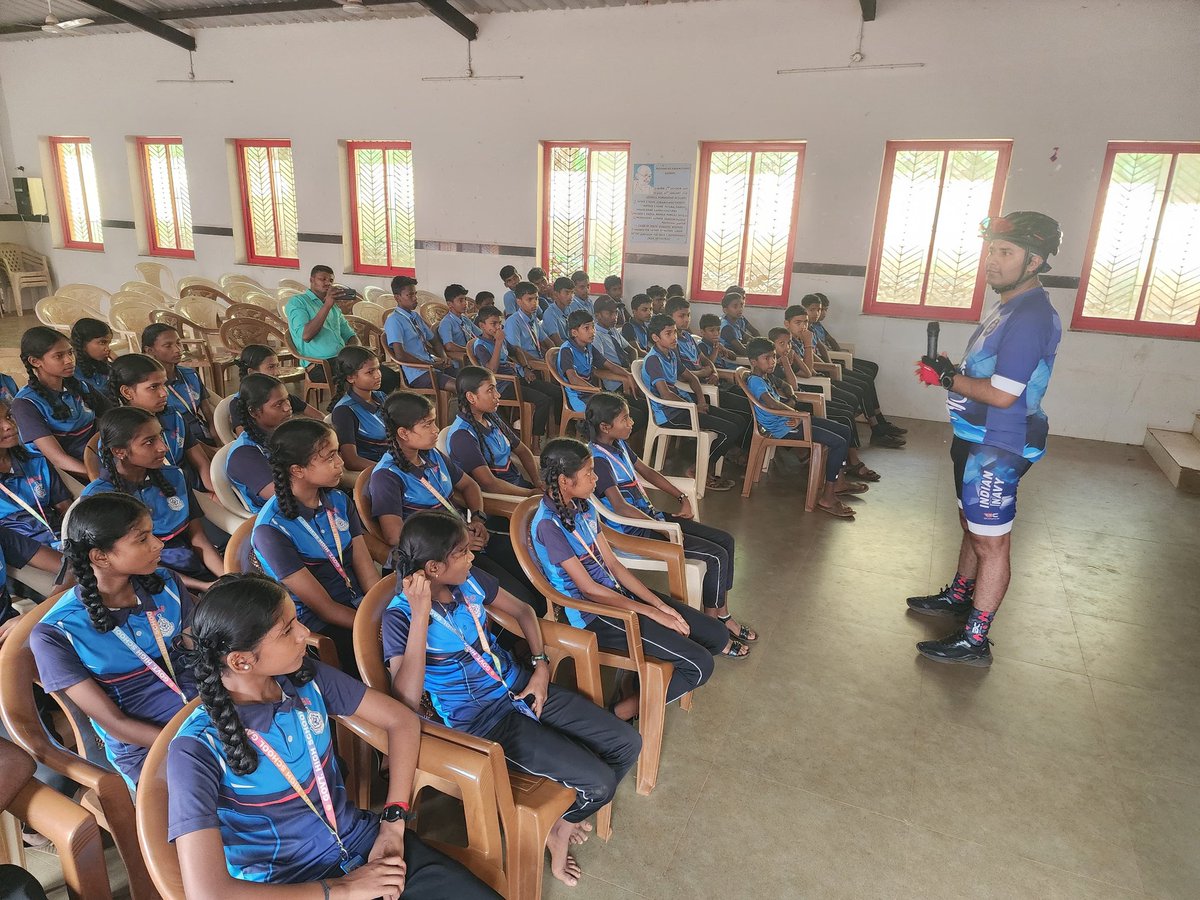 IN_KTKNA's tweet photo. @indiannavy @IndiannavyMedia @IN_WNC @DefPROMumbai #IndianNavy's #HeritageCycleRally concluded today at #NavalBaseKarwar covering 60km from #Canacona & engaging with Government High School students, along the way. #TeamKNA covered an impressive 442kms with muscles tired but #SpiritsHigh & #ResolveUnwavering
#FitNavy #FitIndia https://t.co/0VTG9L1ku1