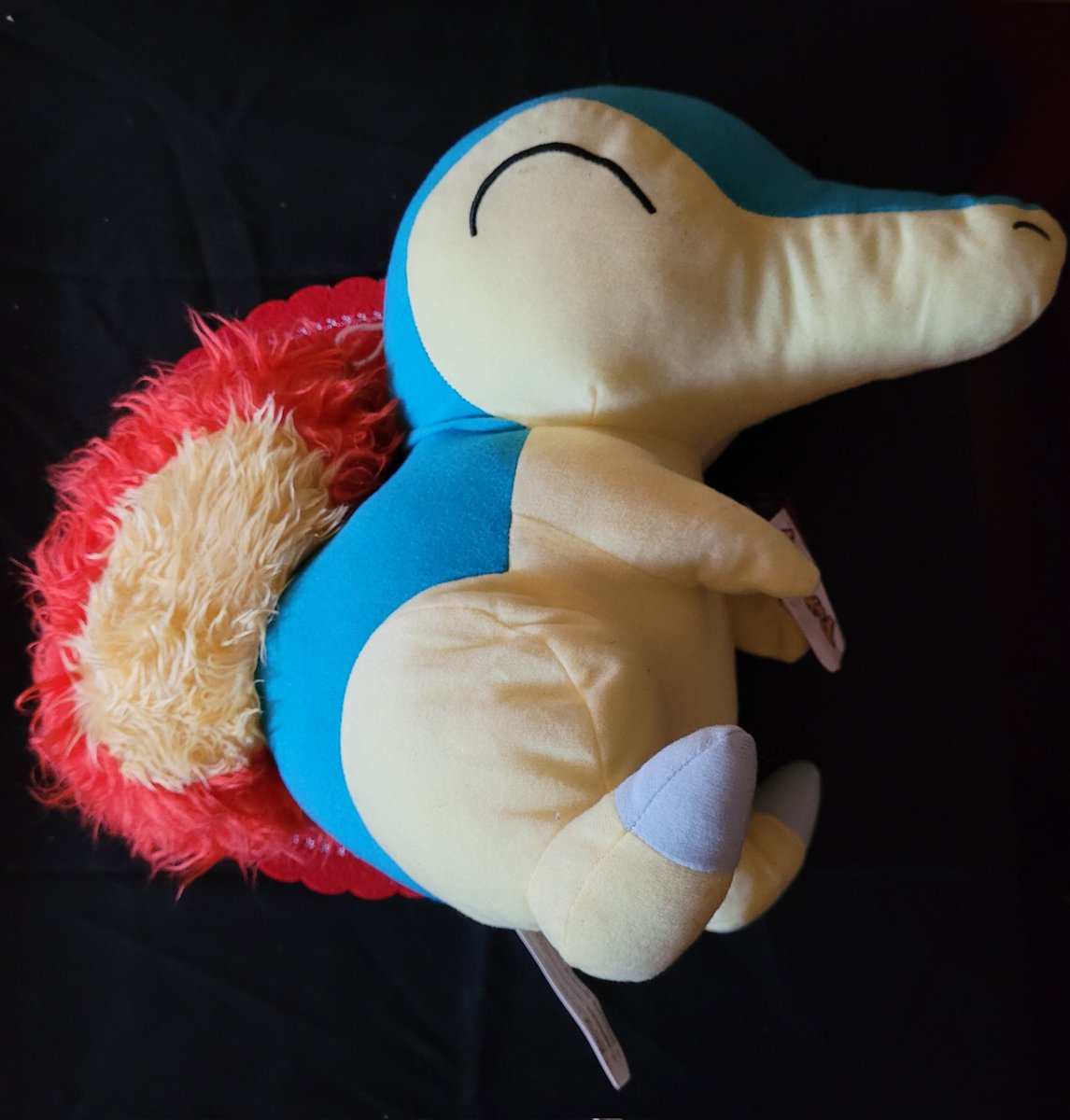 Es geht weiter mit der Adventsverlosung! Heute mit einem Poke-Montag! Zu gewinnen gibt es ein Feurigel, etwa 30 cm groß.
Follow + Retweet und ihr seid dabei, Auslosung morgen!