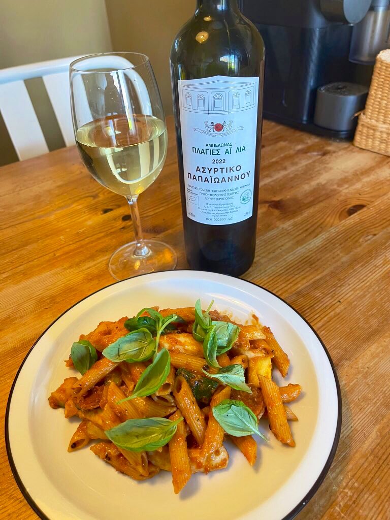 joukesp's tweet photo. #NoCookingMonday #MondayLunch #Pasta #ChorizoAndCalamares #PorkRoastOrloff #PotatoCeleriacGratin
Just making sure nothing goes to waste!
Leftover chorizo/calamares pasta for Htje & pork roast Orloff w potato-celeriac gratin for me. And wine too!
Have a great week, you all! https://t.co/CcuL1Yq3Wd