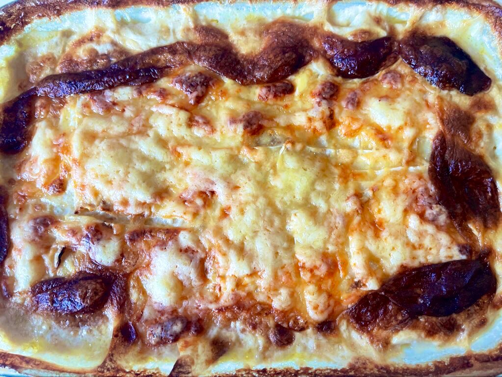 joukesp's tweet photo. #NoCookingMonday #MondayLunch #Pasta #ChorizoAndCalamares #PorkRoastOrloff #PotatoCeleriacGratin
Just making sure nothing goes to waste!
Leftover chorizo/calamares pasta for Htje & pork roast Orloff w potato-celeriac gratin for me. And wine too!
Have a great week, you all! https://t.co/CcuL1Yq3Wd