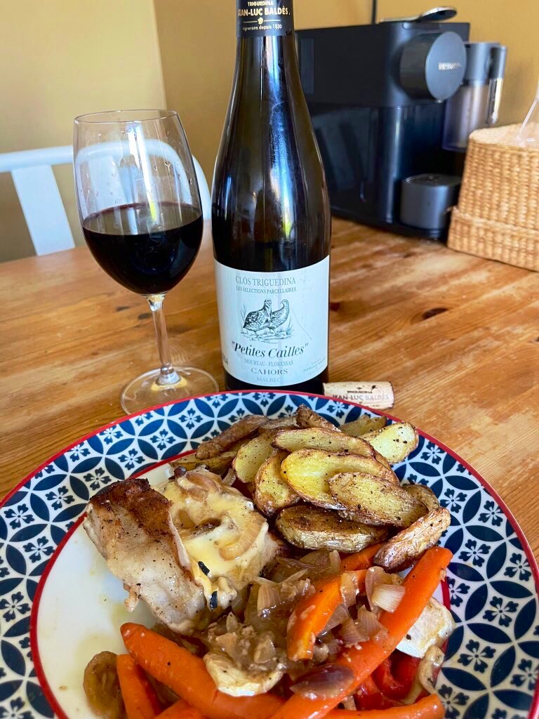 joukesp's tweet photo. #NoCookingMonday #MondayLunch #Pasta #ChorizoAndCalamares #PorkRoastOrloff #PotatoCeleriacGratin
Just making sure nothing goes to waste!
Leftover chorizo/calamares pasta for Htje & pork roast Orloff w potato-celeriac gratin for me. And wine too!
Have a great week, you all! https://t.co/CcuL1Yq3Wd