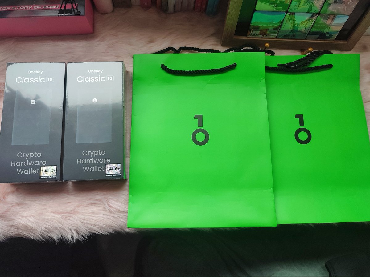 Finally, dumating na yung ating hardware wallet na OneKey Classic 1s. I-upload ko yung unboxing nito in a few days. 

** Wait, bakit dalawa 'yan, Tito Sato? 🤔