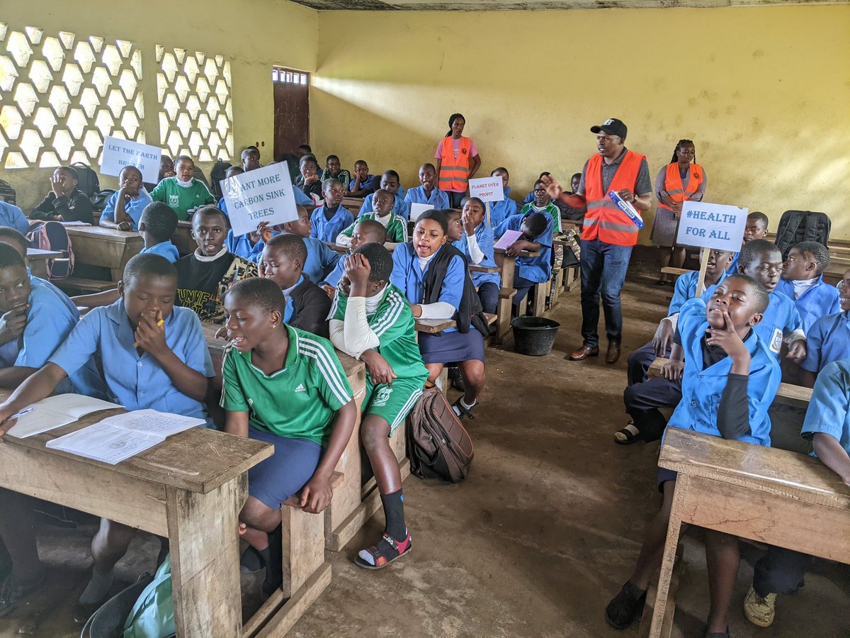 SchoolSafetyO_'s tweet photo. SSO Climate and Health Awareness Campaign at GHS Tole, Buea. 

@clim8collective @UNFCCC @GlobalGiving @climatehealth_ https://t.co/WgZ3BEWxMf