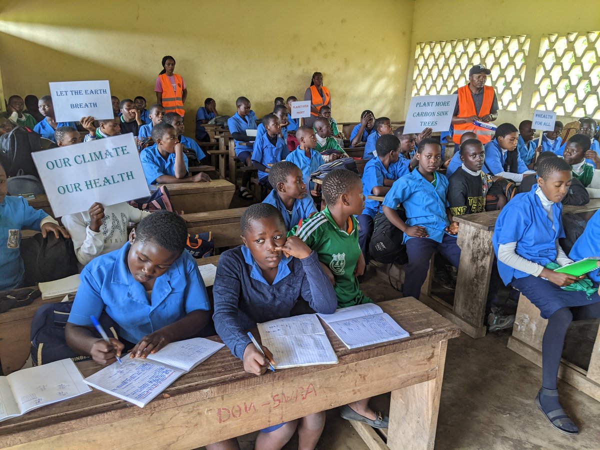 SchoolSafetyO_'s tweet photo. SSO Climate and Health Awareness Campaign at GHS Tole, Buea. 

@clim8collective @UNFCCC @GlobalGiving @climatehealth_ https://t.co/WgZ3BEWxMf