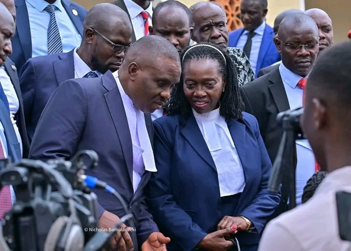 Caijuka01's tweet photo. Makindye military tribunal has adjourned the case involving Dr. @kizzabesigye1 and co-accused Hajj Obed Lutale Kamulegeya to 10th December 2024  next week for mention and ruling.
#FreeKB
#FreedomForAll
#allforfreedom
#boycotstabex https://t.co/3MbnoSADSy