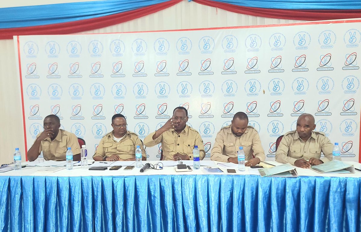 Rubibi_idrisa's tweet photo. Kikao cha kamati kuu ya Chama cha Demokrasia na Maendeleo (CHADEMA), kimeendelea leo tarehe 02 Disemba 2024 jijini Dar es salaam na kuongozwa na Mwenyekiti wa chama taifa Mhe. @freemanmbowetz.
#WatakeWasitake https://t.co/gdlA9L9UJB