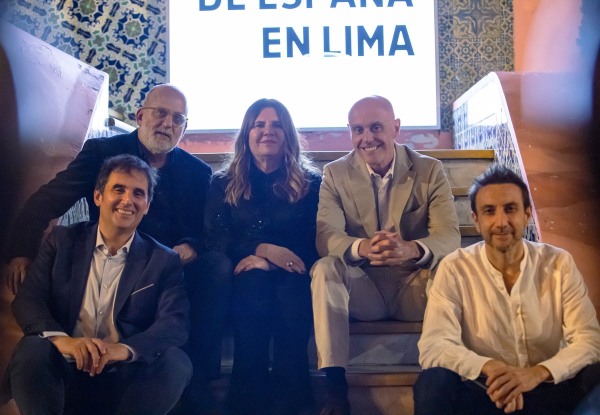 GranCanariaFilm's tweet photo. 🎞  'Benito Pérez Buñuel' ha obtenido el Premio del Público del 36 Festival de Cine Europeo de Lima, el más antiguo de Lima. 
🏆 Es el 3er premio internacional del largometraje producido por Marta de Santa Ana y dirigido por Luis Roca. https://t.co/vPgOX2RkUd