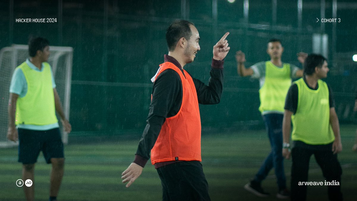 arweaveindia's tweet photo. Product design deep dive during the day✨

Intense footie sesh and some ‘touching grass’ at night⚽️

We call it the 'Builder's Sunday' https://t.co/eeikdQpyfO