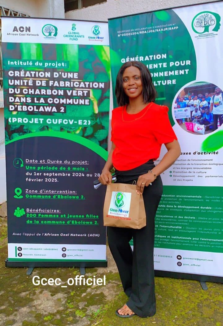 🌿✨ Moments forts de notre récente formation dans le cadre du #Projet_CUFCV_E2. Des femmes et jeunes filles ont reçu  des paquets de charbon produit en guise de récompense pour leur engagement et leur apprentissage !🌍💚
#CUFCVE2 #CharbonVert #EmpowermentFéminin #Écologie