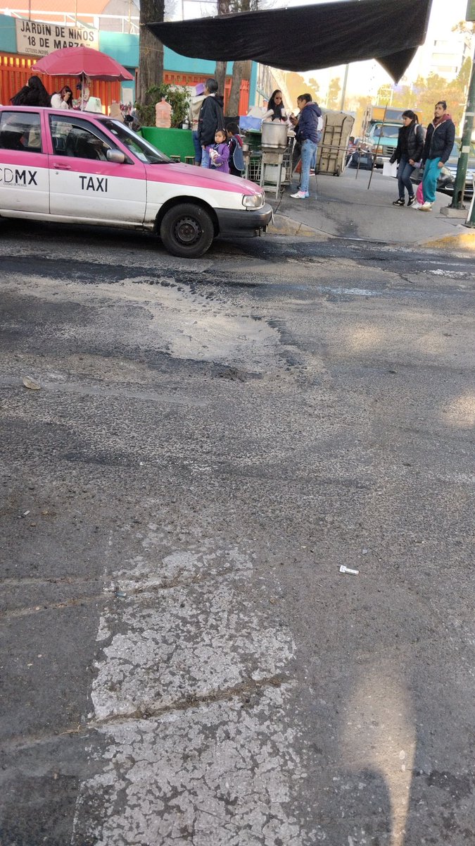 SerchParty's tweet photo. @TuAlcaldiaGAM en cruce de Montiel y Habana se ha hecho un bache y lleva meses sin que lo resuelvan https://t.co/vOZNRUEo3q