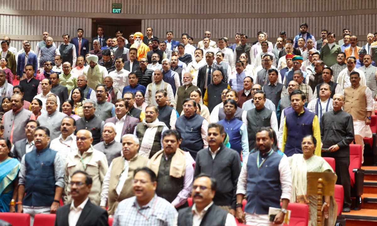 सत्य परेशान हो सकता है, पराजित नहीं।

प्रधानमंत्री श्री @NarendraModi जी एवं पार्टी के वरिष्ठ नेताओं, सांसद साथियों के साथ केंद्रीय मंत्री श्री @MansukhMandviya जी ने गोधरा कांड की सच्चाई को उजागर करती #SabarmatiReport फ़िल्म देखी।