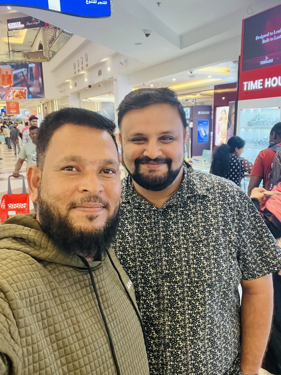 MSimath's tweet image. Thadangaluku varundhugirom 😂🙏🏻
UAE National day munnittu, #UniversalScreen host and reviewer #dubai-il oor sutri kondu irupadhaal, indru mattum #review ku vidumurai endru Vizha committee saarbaga therivithu kolgirom 🙏🏻
@vhariha2 

#biggbosstamil #biggbosstamil8 @Uni_screen