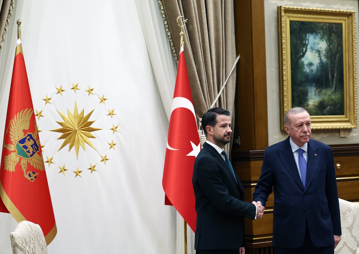 Cumhurbaşkanımız Recep Tayyip Erdoğan, Türkiye'ye ziyarette bulunan Karadağ Cumhurbaşkanı Jakov Milatoviç ile Cumhurbaşkanlığı Külliyesi'nde bir araya geldi.