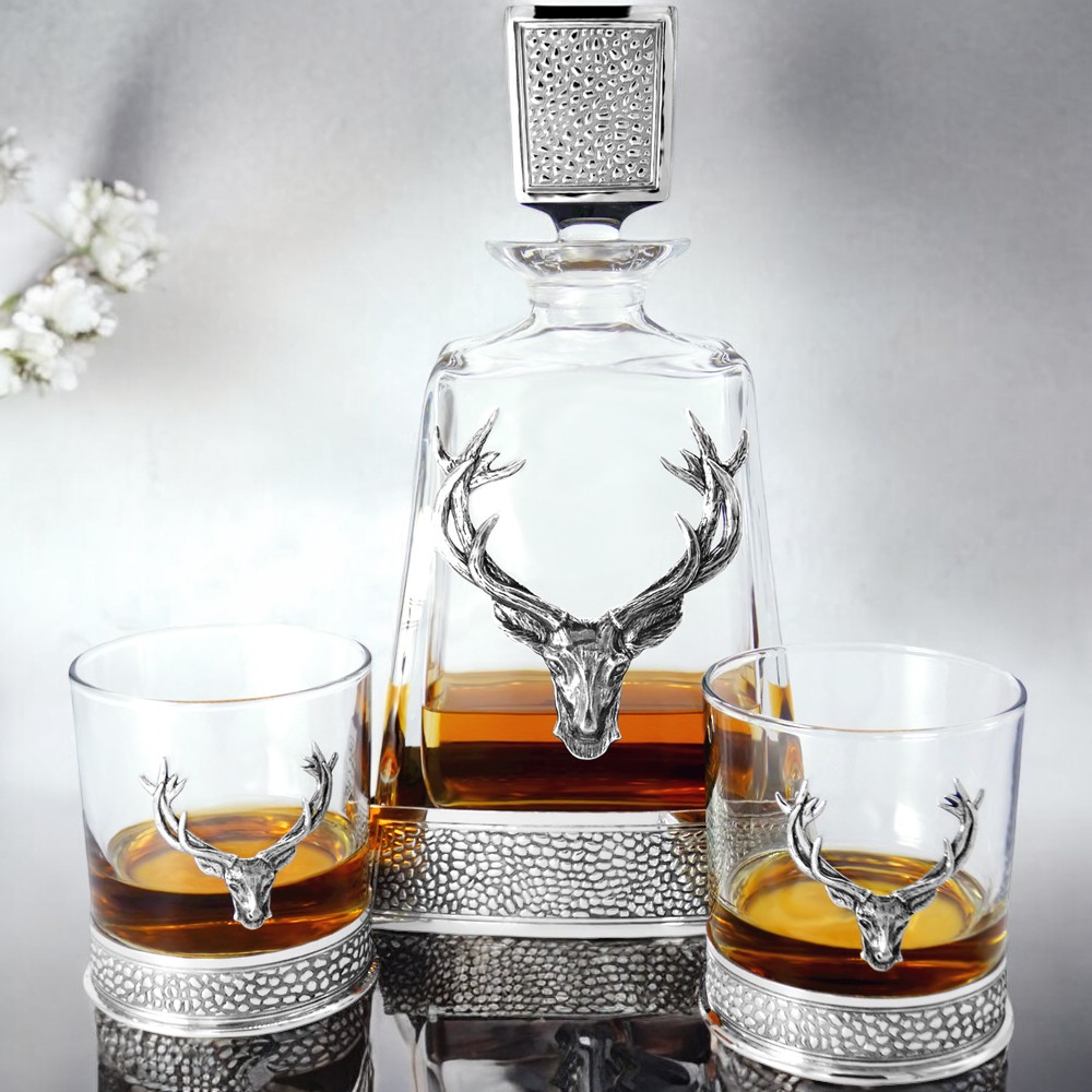 EpcRetail's tweet photo. 🎁✨ Elevate Their Whisky Game This Season! ✨🎁

Looking for the perfect gift for the whisky lover in your life? 🍷🍂 Our luxury decanter gift set is the ultimate blend of sophistication and practicality.

🎄 Ideal for:
Holiday gifting
Milestone celebrations
Treating yourself https://t.co/zLmu53Pyrg