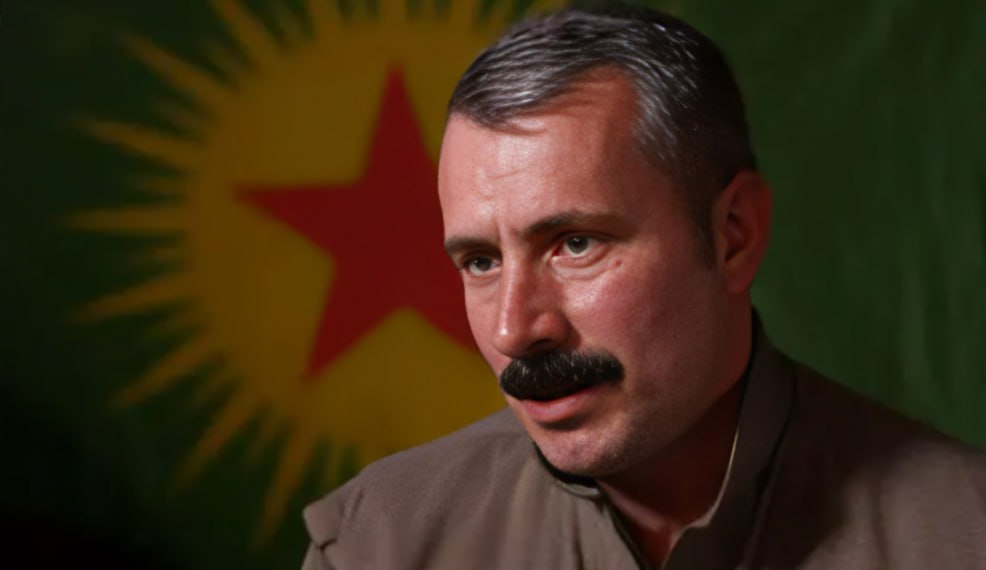 RojavaNetwork's tweet photo. KCK spokesperson: "It is clear that the plan of the U.S., Israel, and the U.K. is to divide Syria into three parts. They aim to establish a Sunni region, cut off Iran's connection with Lebanon, leave a smaller Alawite region for Bashar al-Assad, and use the Kurds as a means of negotiation and trade with Turkey"