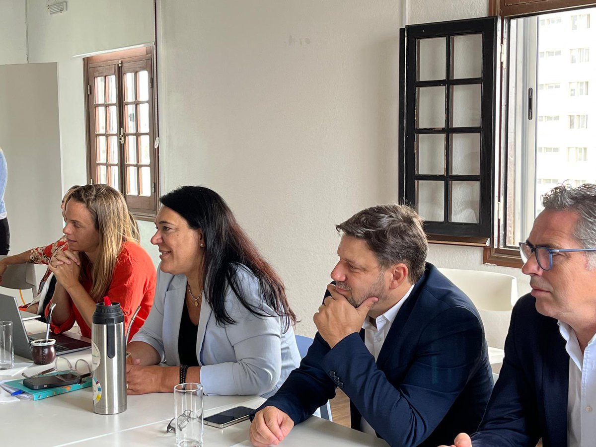 ANDEUruguay's tweet photo. Ahora 📢 nos visita una delegación de @ProInnovate_ 🇵🇪 para intercambiar experiencias en el desarrollo de la economía circular♻️.

Participa todo nuestro directorio con @carsanbal @Perdomo_Fede y @Martin_Ambrosi_ junto al equipo de Desarrollo Empresarial y @AuciUruguay �� https://t.co/UC2ZavCtrB