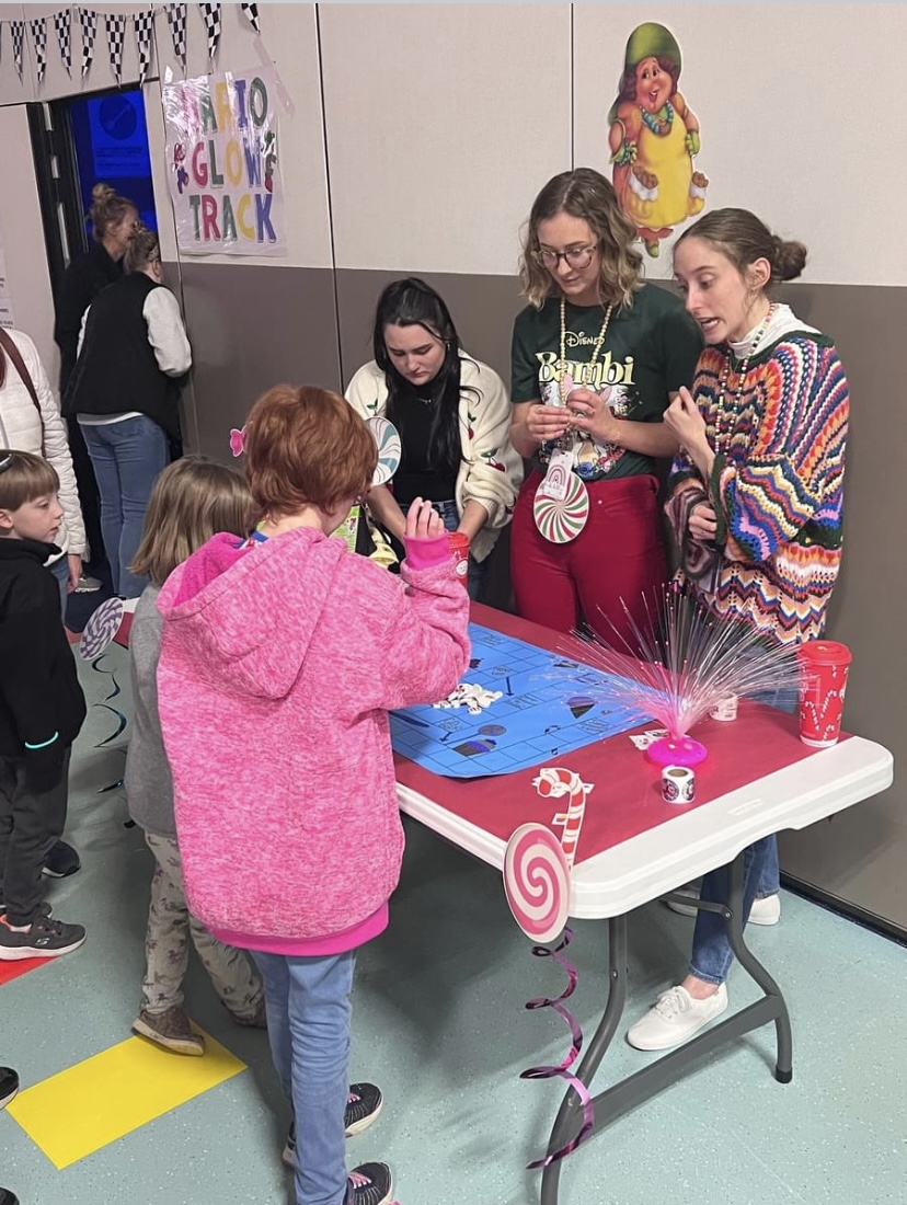 ohiou_lancaster's tweet photo. Senior education majors at #OHIOLancaster developed and produced literacy games to be shared at Tarhe Elementary's Candyland themed Literacy Night.

Students brainstormed ideas, determined the appropriate grade level, assembled a shopping list for supplies, and constructed games. https://t.co/fO2Zov5Fus