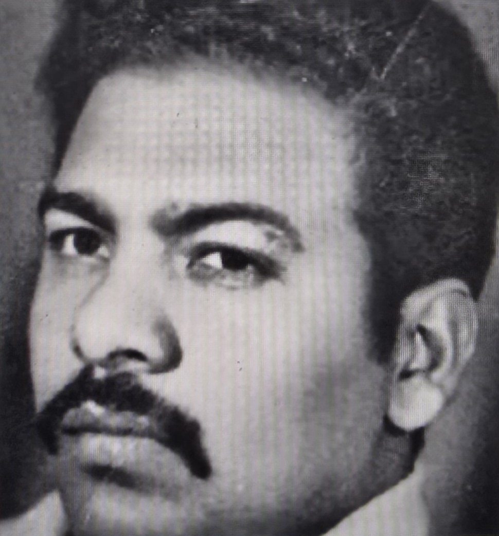 saud_abdulghani's tweet image. الأستاذ عبـدالله بن عبدالقادر بن عبدالرحمن عواري رحمه الله, ولد بالمدينة المنورة عام1371هـ ونشـأ وترعـرع بها, سليل أسرة مدينيـة عريقـة ومعروفـة مُنـذ القِـدم, التحـق بالسلـك العسكري في الدفـاع الجـوي بجـدة وعمـل به طويلا حتى وصل إلى رتبة رقيب أول, مُـتـزوج ولـه 3 أبناء توفي…