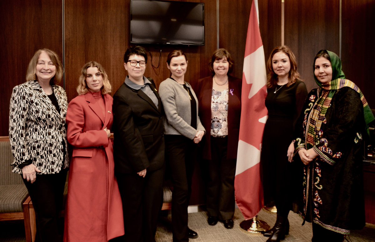 📌 Ottawa. The House of Commons, Parliament of Canada. The first in-person meeting of the WLID Network. Ukrainian women delegation, led by me, presented a study on «Peculiarities of Male and Female MPs’ Work during the Martial Law in Ukraine».