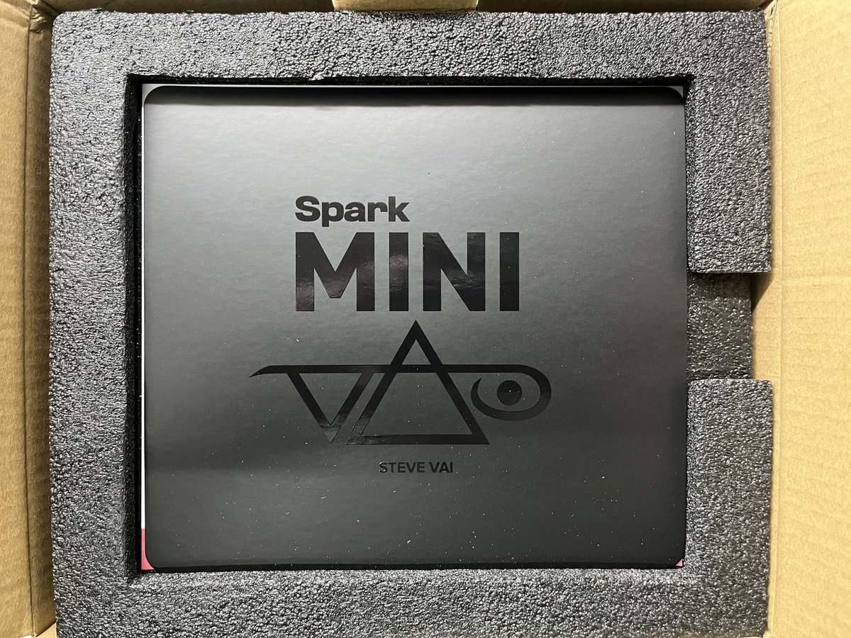 daichijem77hp's tweet image. MNG！！！
待ちに待ったSteve Vaiモデルのスパークミニ！！！
小さすぎて驚いたけど
音が良さすぎて更に驚いた！
プリセットは無限大でめちゃくちゃ楽しめるアンプ！

#positivegrid #spark #sparkmini #stevevai
