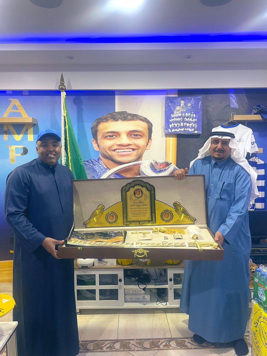 _himo_999's tweet photo. #الهلال 
تشرفت باهداء وزيارة اعضاء قروب صفوة الزعماء لي في #ديوانية_الزعيم_العالمي في #بريدة بمعية العم الغالي حاتم الحاتم وصحبة الكرام اهالي #سدير الغالين شرفتونا وشكراً على الزيارة والهدية والشكر موصول للغالي فهد الرشيد على التنسيق للزيارة والله يحيي الجميع في محلهم 💙🌹 .
@dywanytalzym
