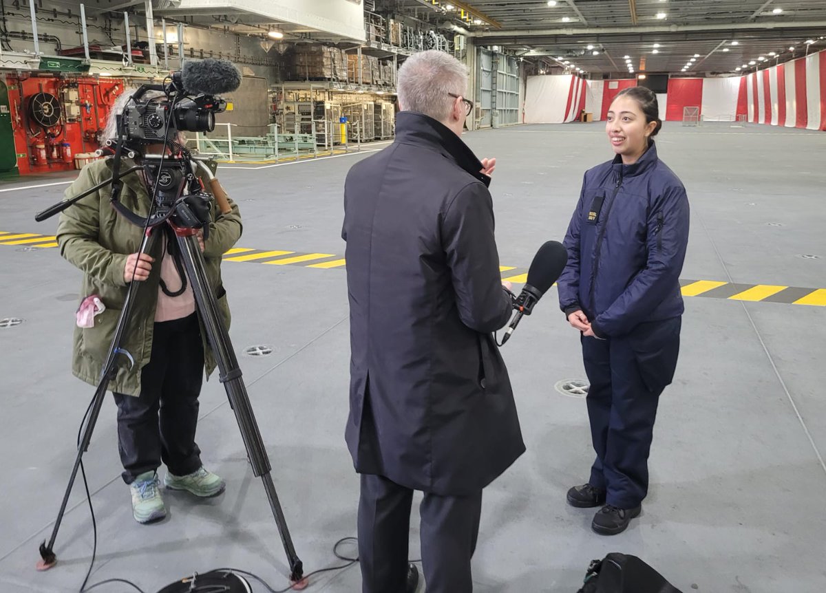 HMSPWLS's tweet photo. Local, regional and Defence media descend on the ship!
📸🎬📽 https://t.co/w0NEfXMkNR