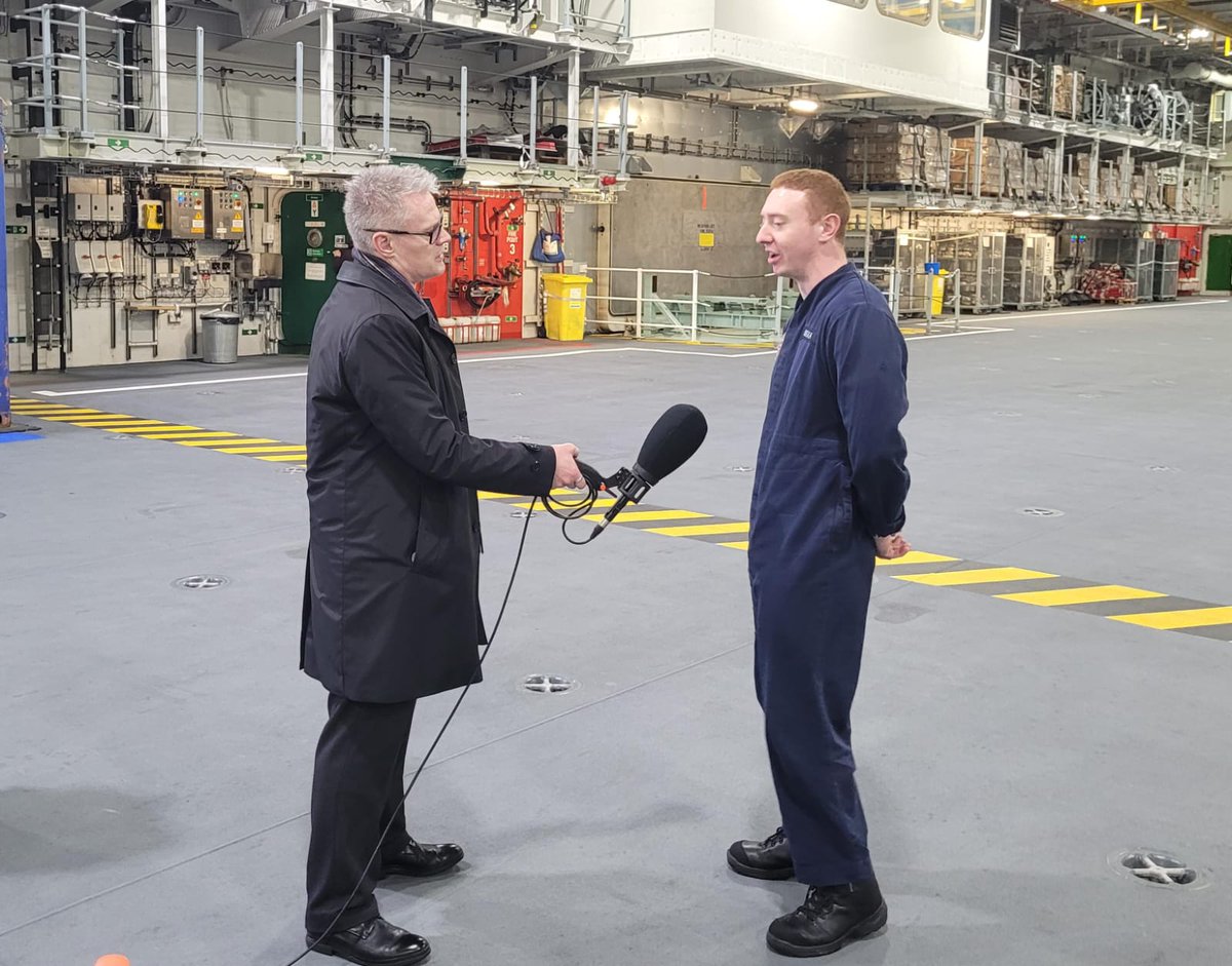 HMSPWLS's tweet photo. Local, regional and Defence media descend on the ship!
📸🎬📽 https://t.co/w0NEfXMkNR