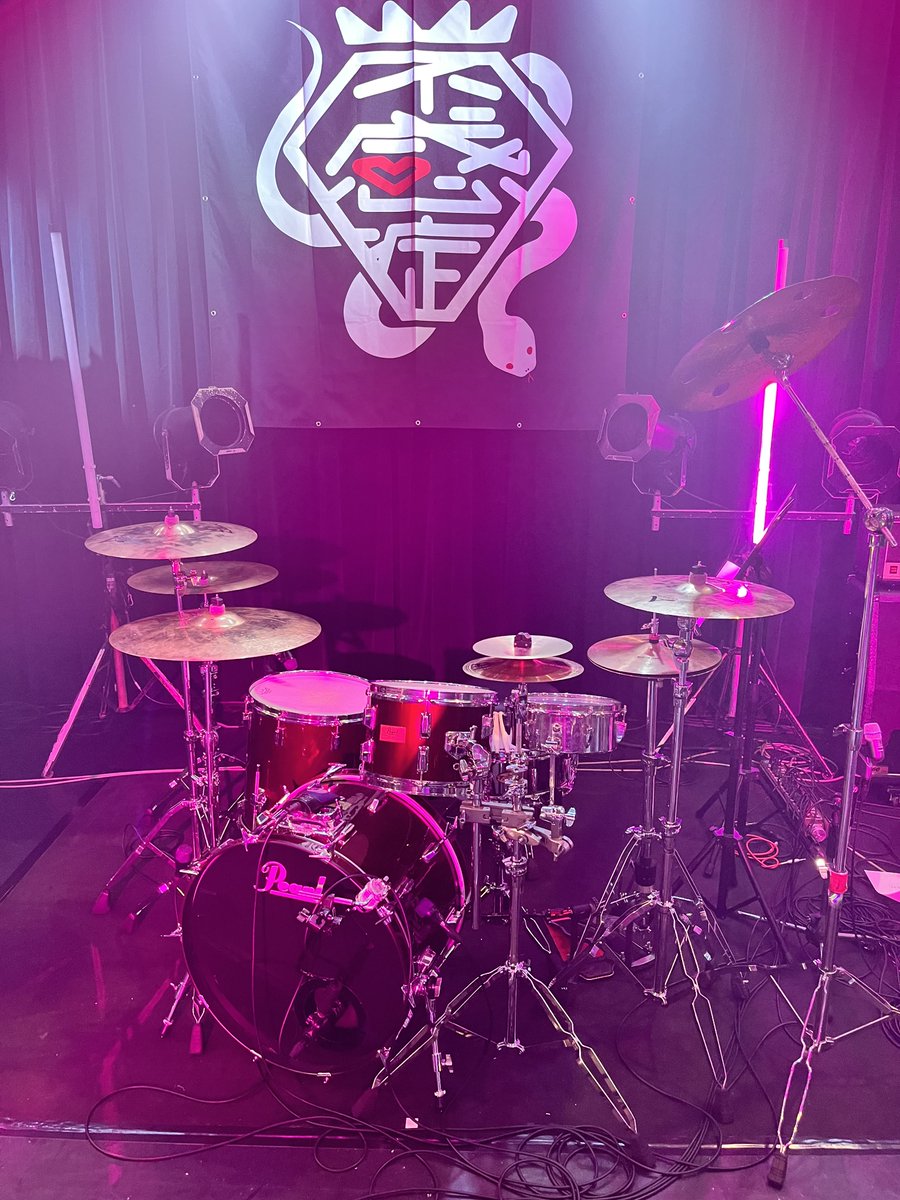 2024.12/2
@恵比寿LIQUIDROOM
不感症ヘビ苺 ワンマンライブ
 " 蛇 蛇 蛇 "

バックバンドにてドラムを叩きました！

本当に最高でした！！！
お疲れ様でした！！！