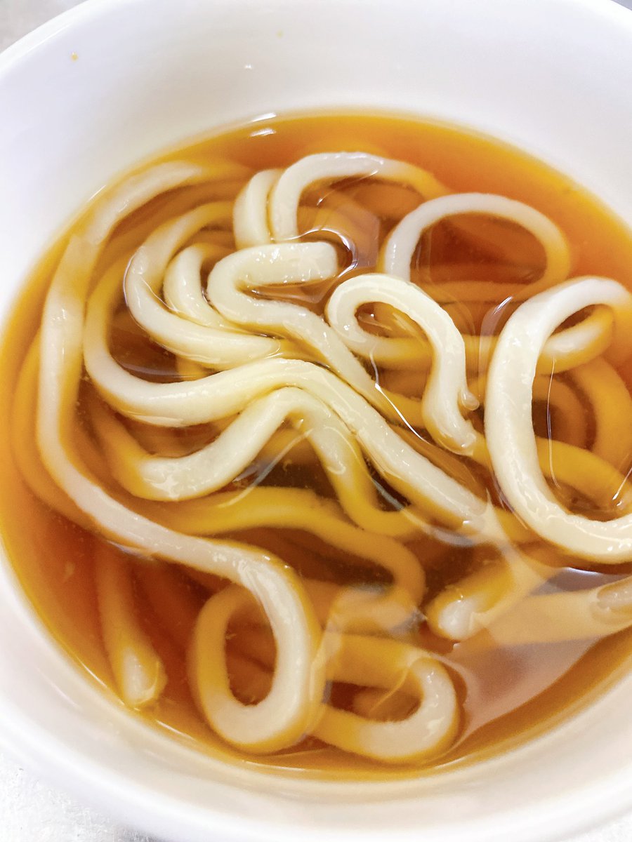 sekaihatu1's tweet photo. 亀城庵の極太麺をいただきました！
モチモチとしたコシのあるうどんで食べ応えあり^ ^

今回は冷やしうどんで食べましたが、鍋の〆として食べるのもアリだなと思います！！
美味しく茹でる方法も書いてあるので誰でも簡単に作れます！

PR @kijoan
#亀城庵 #さぬきうどん #讃岐うどん #うどん通販 https://t.co/09bAaUHvzI