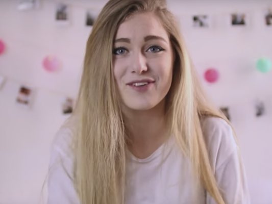 SOFIA VISCARDI DIVENTERÀ MAMMA ???? COSA DITE ???? MA NOI COME CI SIAMO ARRIVATI DAI SUOI VIDEO IN CAMERETTA A QUESTA COSA QUI ESATTAMENTEEEEEE