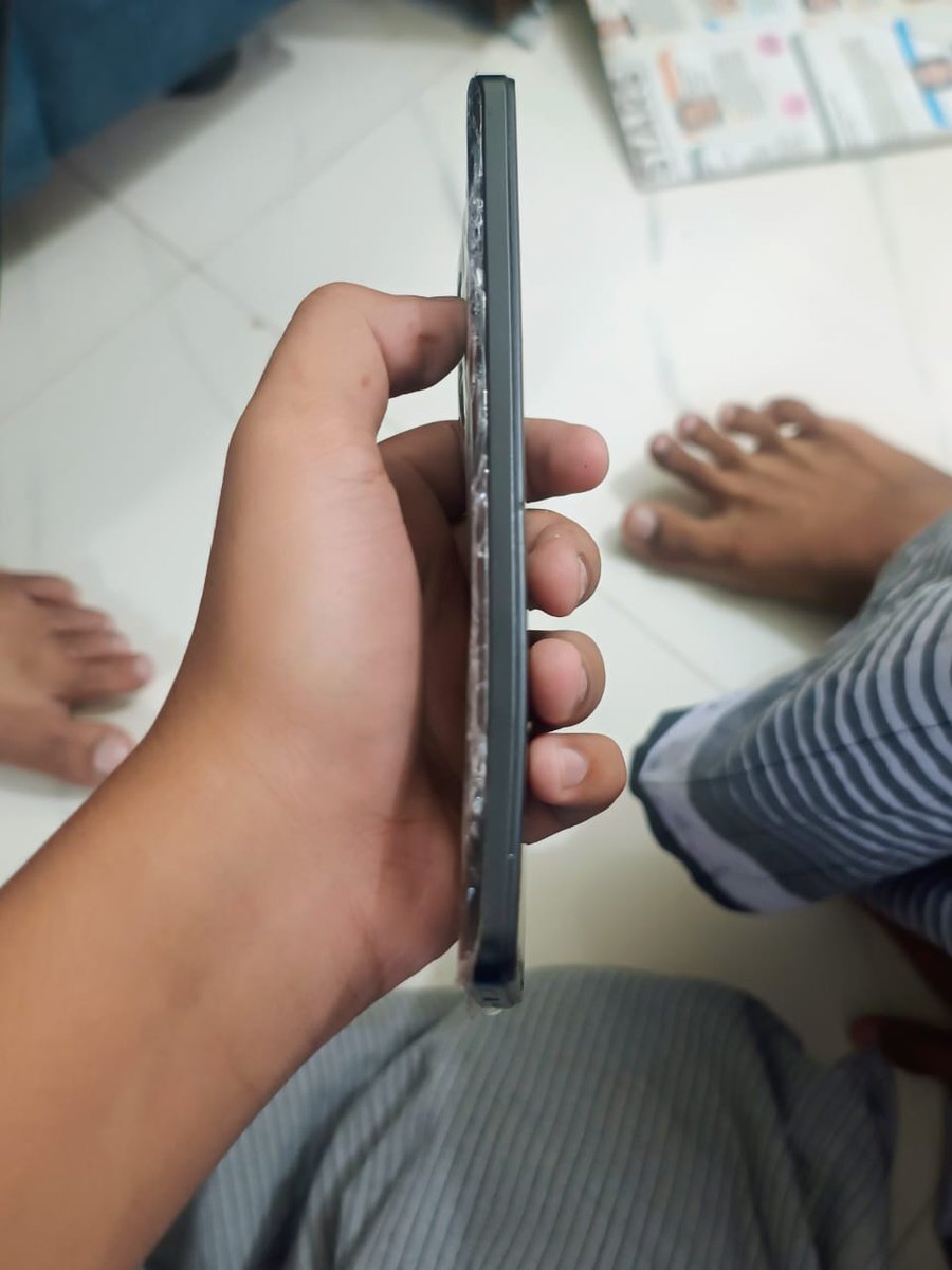03Firnas29209's tweet image. "Got my #RedmiNote12ProPlus run over by a heavy vehicle more than 2 times Thought it was game over, but guess what? Not a single scratch on the display, and it’s still working perfectly! 🔥 Now that's some next-level build quality! 💪 #Redmi #ToughPhone #corninggorillaglass