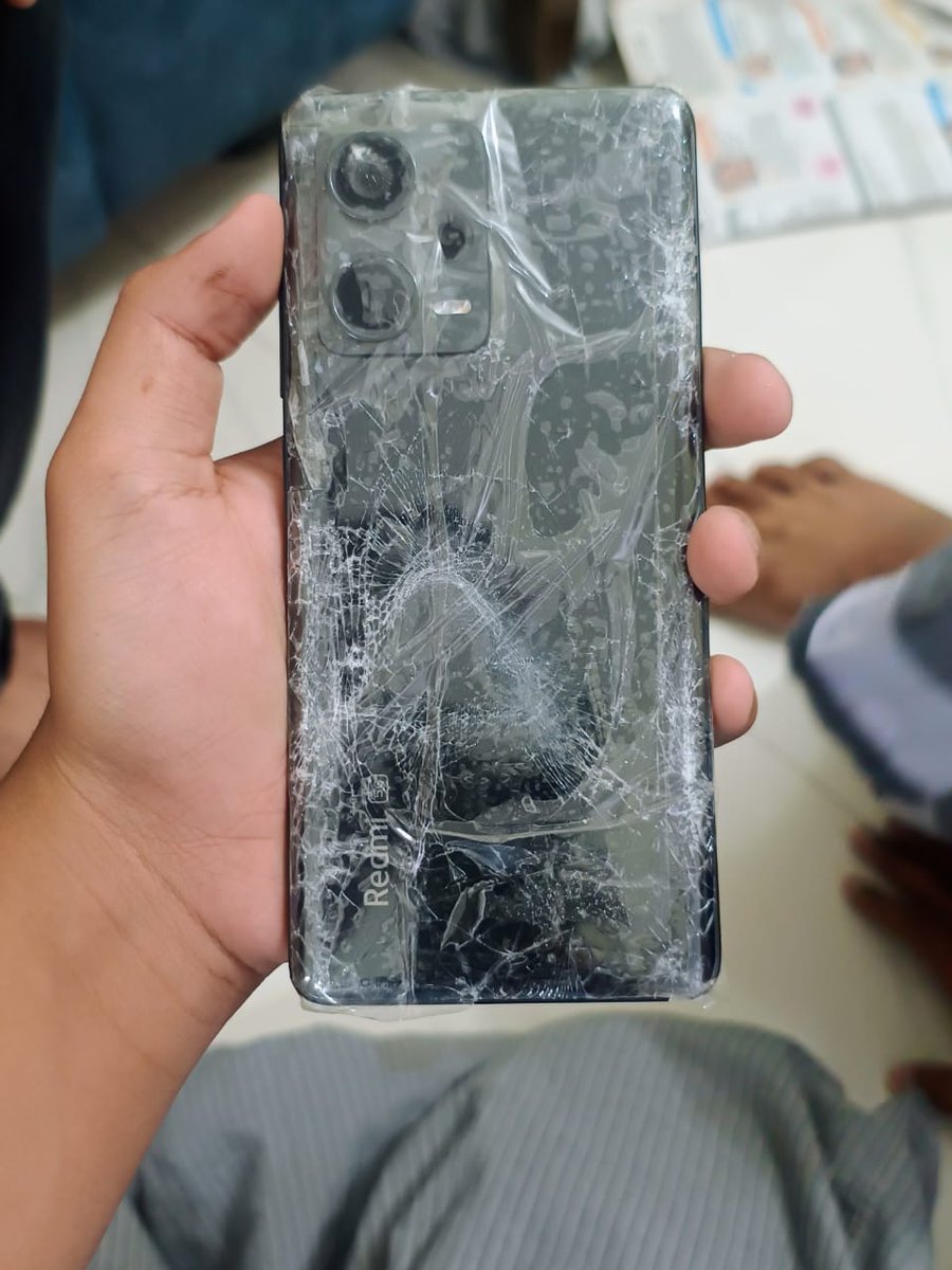 03Firnas29209's tweet image. "Got my #RedmiNote12ProPlus run over by a heavy vehicle more than 2 times Thought it was game over, but guess what? Not a single scratch on the display, and it’s still working perfectly! 🔥 Now that's some next-level build quality! 💪 #Redmi #ToughPhone #corninggorillaglass