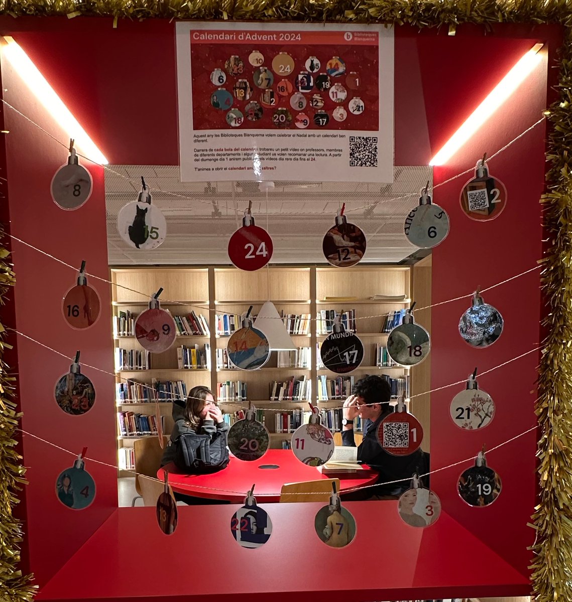 Us presentem el nostre calendari d'Advent!!⛄✨ 

Cada dia, darrere de cada bola, trobareu un vídeo amb una recomanació literària sorpresa! 🎥 

T’animes a obrir el calendari amb nosaltres? 🎄