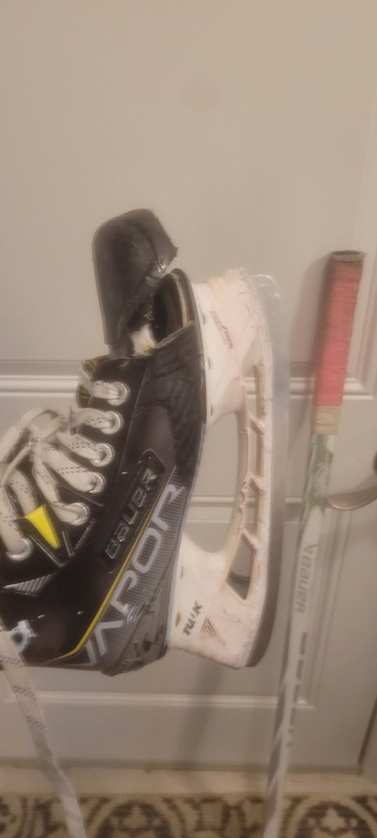 jaypaul1's tweet photo. Its a sad day for @BauerHockey . Skates just over 1 year old and stick just 3 months old. https://t.co/6k1AdiNE4x