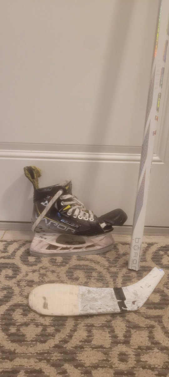 jaypaul1's tweet photo. Its a sad day for @BauerHockey . Skates just over 1 year old and stick just 3 months old. https://t.co/6k1AdiNE4x