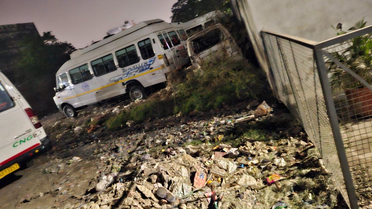 NumberSequence's tweet image. Drain iverflow outside F 55 to F 58 in Sector 51 Noida. Please help to fix it. @noida_authority @dmgbnagar @CeoNoida