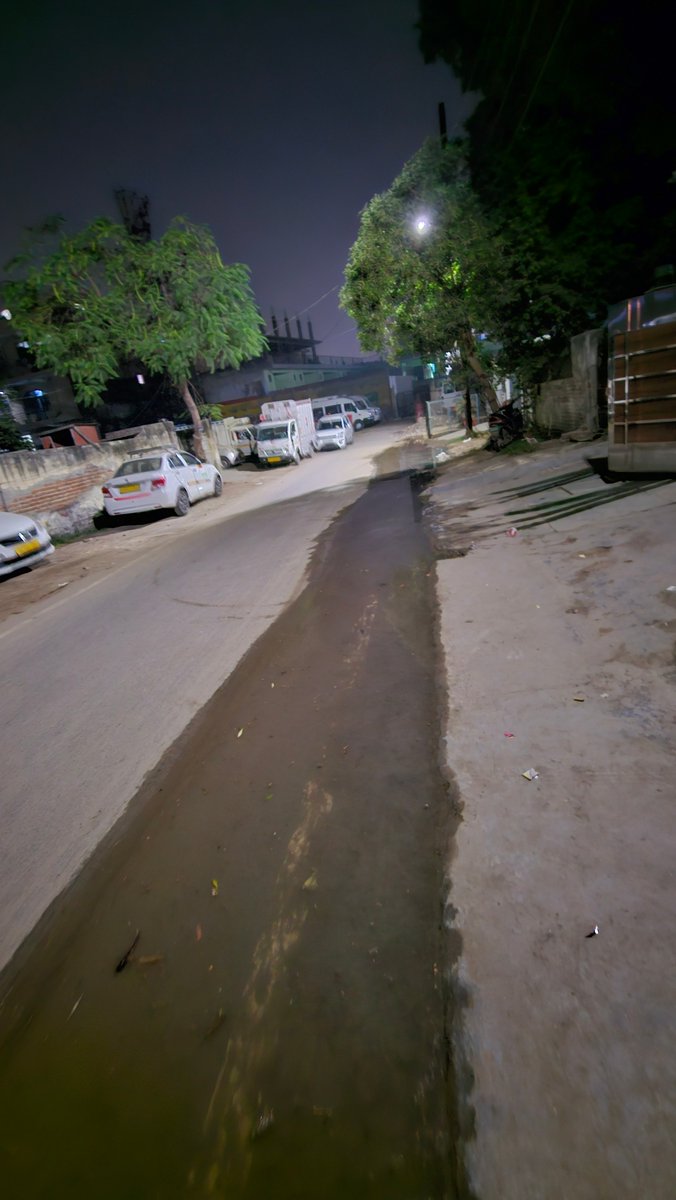 NumberSequence's tweet image. Drain iverflow outside F 55 to F 58 in Sector 51 Noida. Please help to fix it. @noida_authority @dmgbnagar @CeoNoida