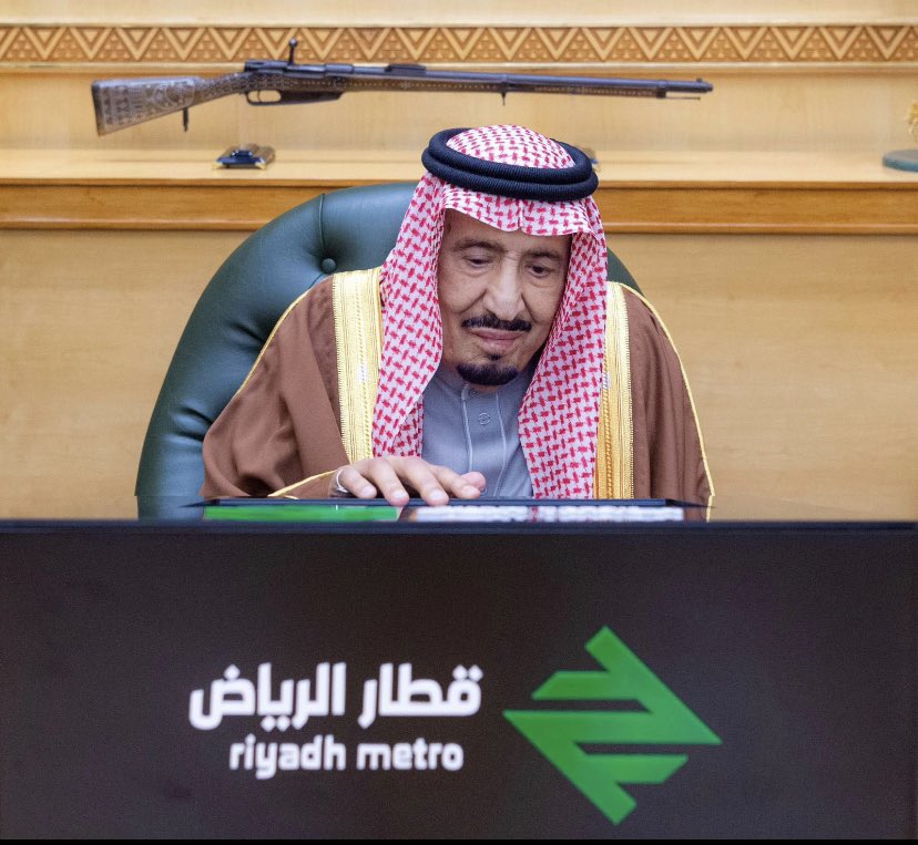 talalmksa's tweet photo. #الملك_سلمان الله يحفظه يفتتح #ميترو_الرياض 
لحظه تاريخه ونقله نوعيه في مجال النقل 
ورحلة التطور مستمرة 🇸🇦🇸🇦 https://t.co/AmYL2iyMde