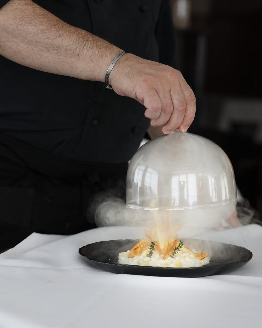 risoacquerello's tweet photo. L’ #Acquerello di @ristorantelafornace 

Una delle novità del nuovo menù che esalta l’affumicatura delle patate rosse e questo originale connubio con riso Acquerello, prosecco e casera.

#ristorantelafornace #lafornace #sanvittoreolona #hinterland #milan… https://t.co/meb2qOA7Mk https://t.co/wFFWMgo4pL