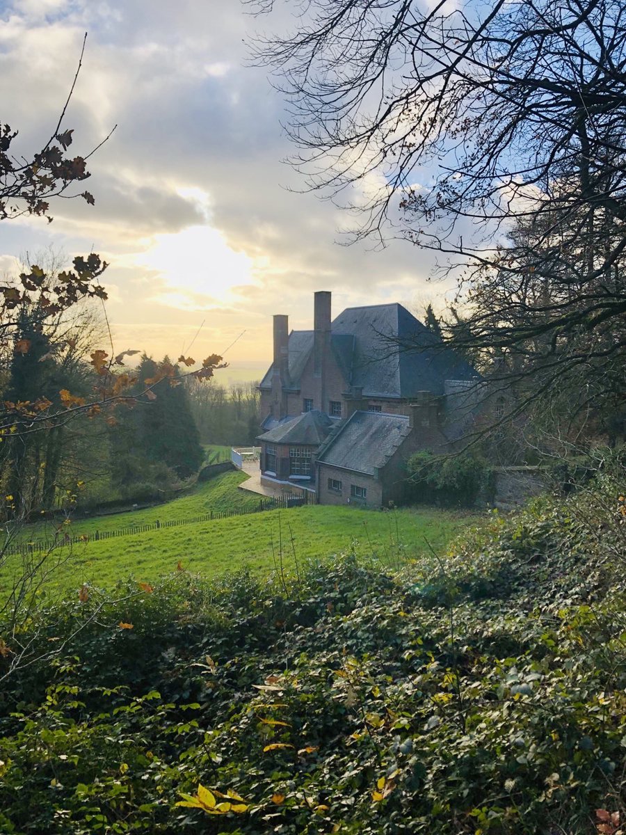 Visite enrichissante du groupe <a href="/EcoloNord/">Groupe Écologiste EÉLV-G.s au Département du Nord</a> à la villa Marguerite Yourcenar, équipement culturel du <a href="/departement59/">Département du Nord</a>. 

Échanges avec les agent•es sur les missions : résidences d’écriture, animation et entretien du parc du Mont Noir. ⤵️

Merci à eux•elles pour leur accueil !