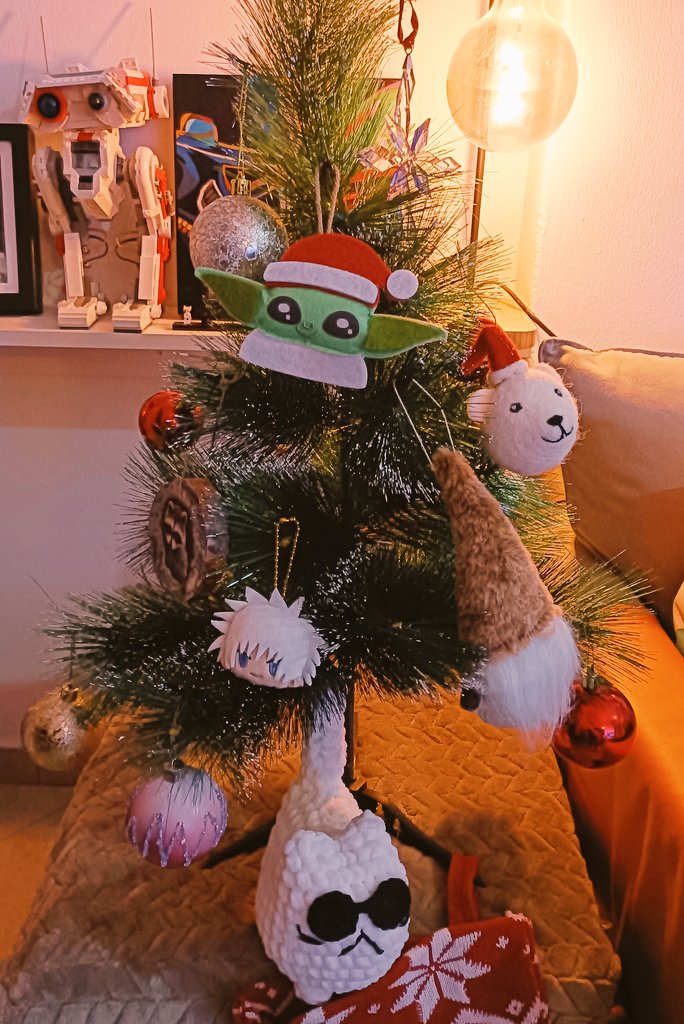 It's beginning to look a lot like Christmas 🎄 

And of course I can't have a tree with a little nerdy touch 
#jjk #Gojo #grogu #呪術廻戦 #五条