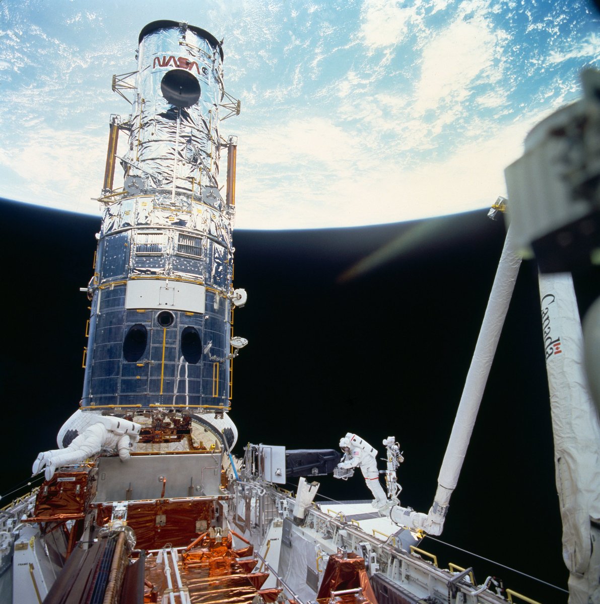 Happy anniversary, Servicing Mission 1! 🥳

The pivotal first astronaut servicing mission to Hubble launched #OTD in 1993. Its dedicated crew upgraded the telescope and made critical repairs that fixed Hubble's blurry beginnings.

Read more: go.nasa.gov/3OAdFN6