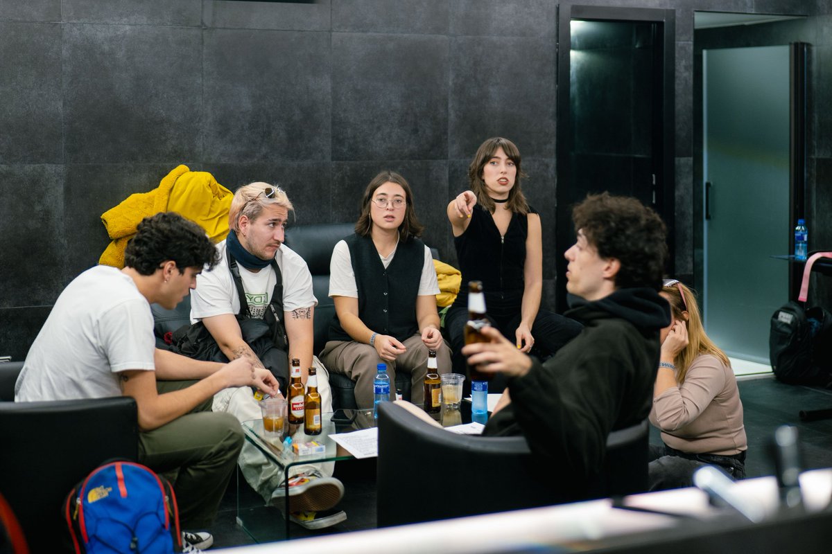 se cumple un año de La Riviera de <a href="/CalaVento/">Cala Vento</a> junto a <a href="/repionband/">REPION</a> 
sólo referentes 🫶

📸 <a href="/naatagaarcia/">Natalia Garcia</a>