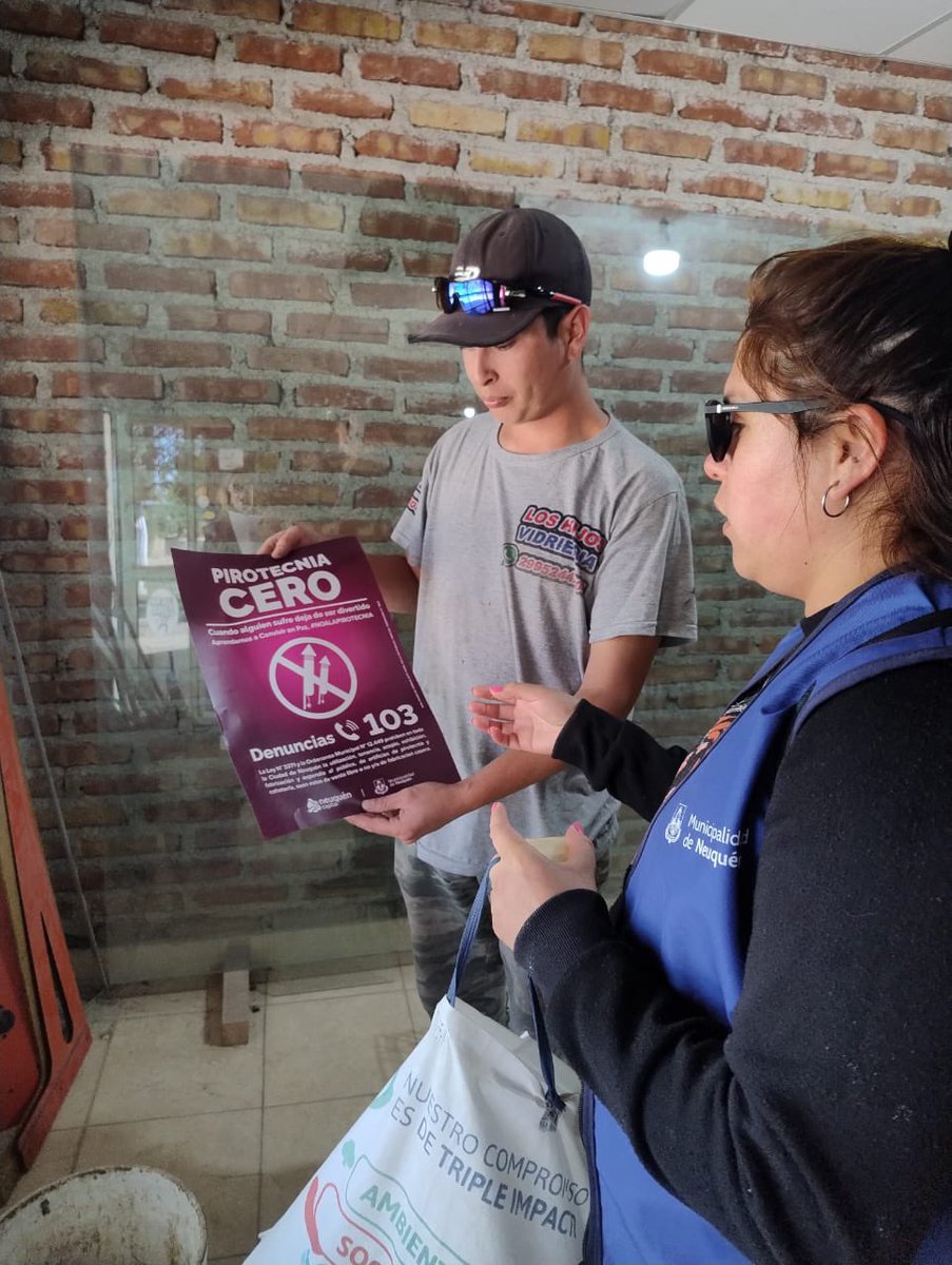 GiovanettL's tweet photo. 🚫🧨 Campaña #PirotecniaCero
👉 Hoy en #BarrioValentinaSur
✅️ Concientizamos y prevenimos sobre de los efectos de la pirotecnia
📞 Podés denunciar la venta a la #Linea103
@DDHH_RI_CI @munineuquen https://t.co/1xoQme3RIS