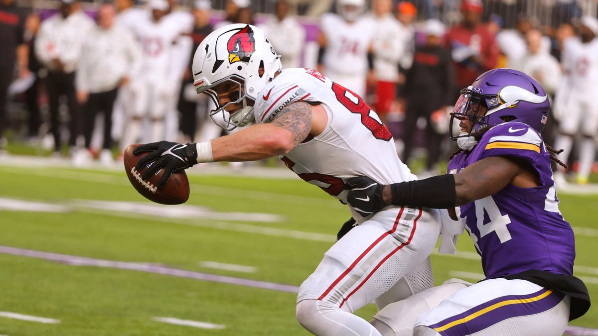 AroundTheNFL's tweet photo. Cardinals' Trey McBride is first TE in NFL history to catch at least 12 passes in consecutive games

https://t.co/q1FVSYvZ58 https://t.co/MT3ihhPPPU