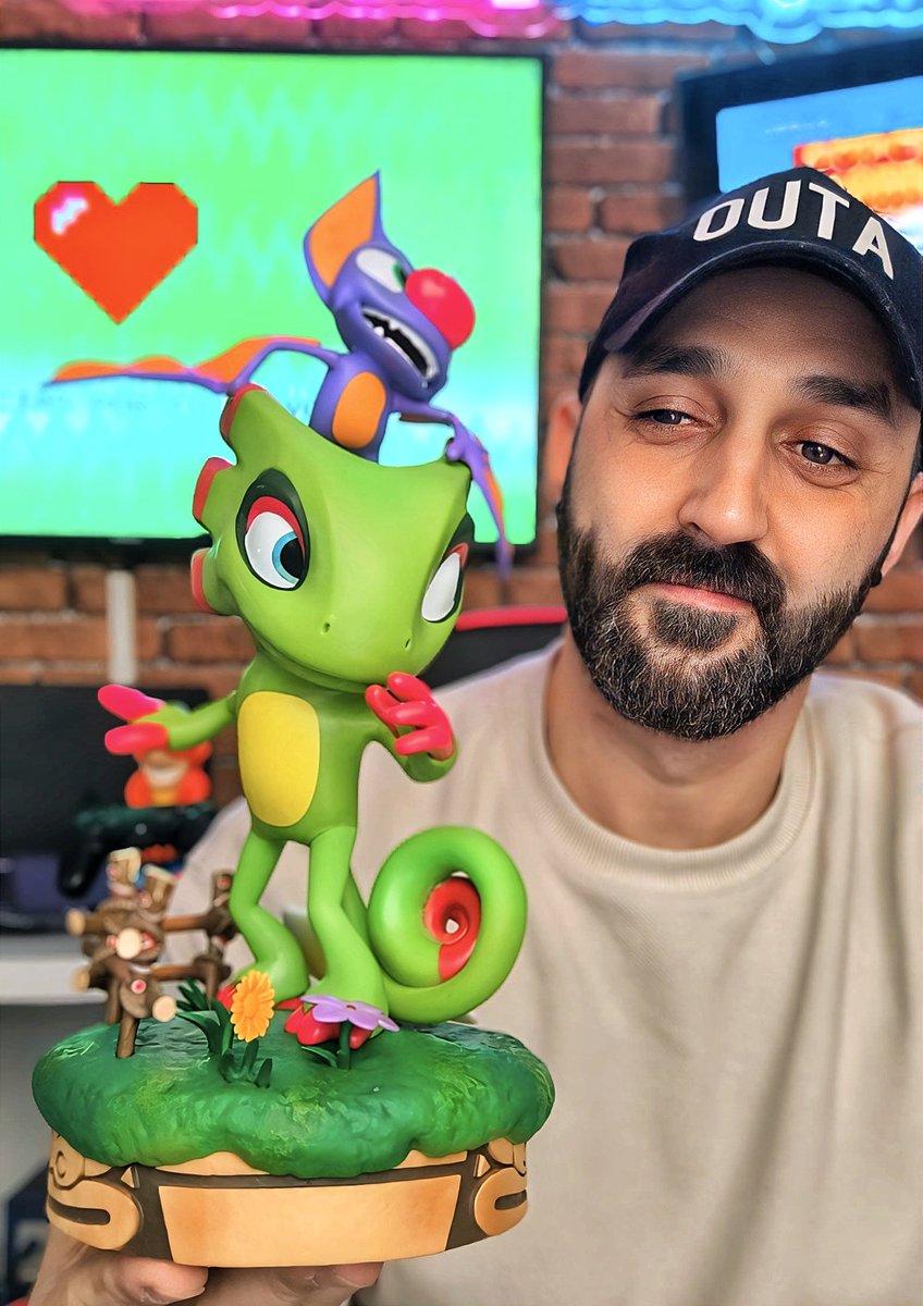 OUTA (@outa_videogames) on Twitter photo ¡Enamorao de ella desde que la vi, frikitona! 💚
<a href="/YookaLaylee/">Yooka-Laylee</a> & <a href="/PlaytonicGames/">Playtonic Games & Friends - Wishlist Replaylee!</a>
#outatimevideogames #outa #yookalaylee #playtonicgames #figure #gameroom #coleccion #videogames #frikitona ¡Enamorao de ella desde que la vi, frikitona! 💚
<a href="/YookaLaylee/">Yooka-Laylee</a> & <a href="/PlaytonicGames/">Playtonic Games & Friends - Wishlist Replaylee!</a>
#outatimevideogames #outa #yookalaylee #playtonicgames #figure #gameroom #coleccion #videogames #frikitona