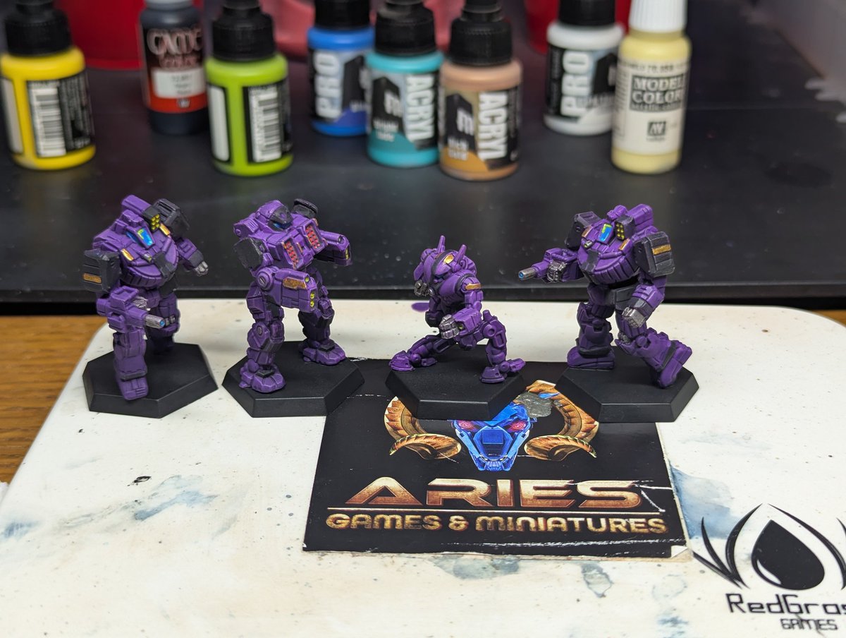 Free Worlds League 1st Covenant Guard.
#battletech #paintingmechs #paintingminiatures #paintingbattletech #miniaturepainting