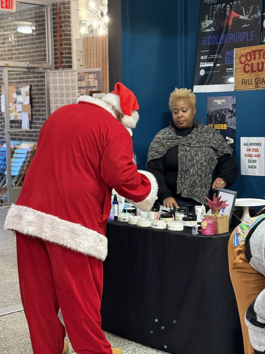 Scenes from last week’s #BlackFriday Market at The Reading Room. What a great event and we can’t wait until the next one.