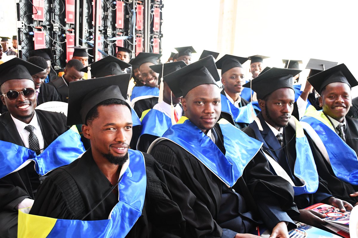 multimedia_uni's tweet photo. Congratulations to the MMU Class of 2024. 
Be the ambassadors of excellence, innovation, and integrity that this university stands for.  We warmly welcome you back to pursue your postgraduate studies and continue to shape a brighter future for yourselves and our society. https://t.co/JbPwWI9fX6